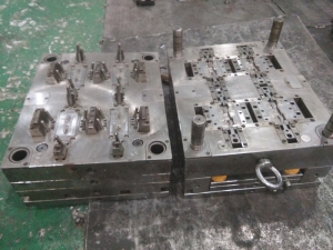 汽車配件雨刮塑膠模具，注塑模具制造，精密模具加工
