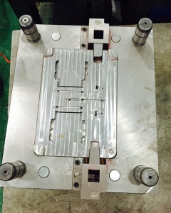 外殼塑料模具201330，深圳塑膠模具廠，精密模具加工
